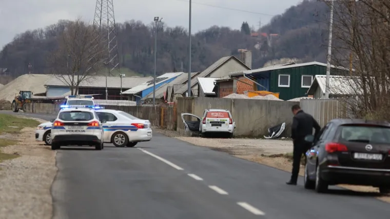 Autom je udario u kameni zid i umro na licu mjesta