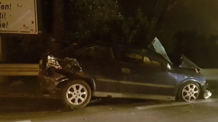 Nepropisno pretjecao pa se zabio u kamion