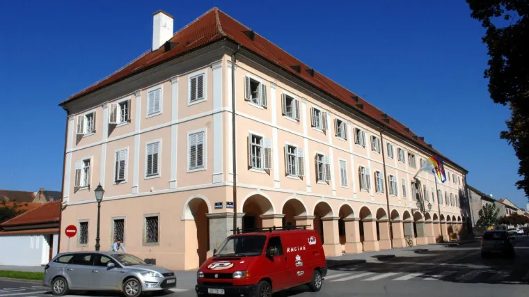 Gradonačelnik odlučio i smanjiti broj zaposlenih