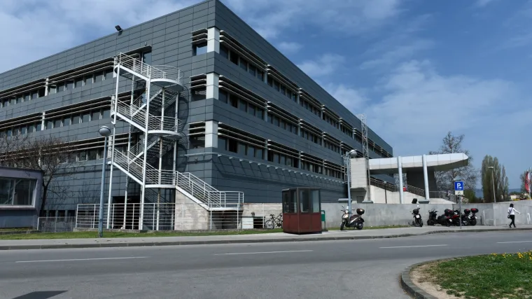 Dugih 26 godina prekasno: svi su se nasmijali MUP-ovom pozivu na konferenciju, vezanom za raketiranje Banskih dvora