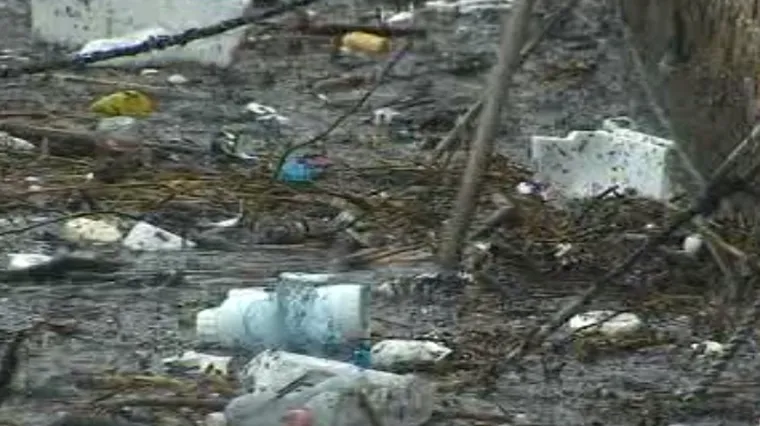 Hrvatski biser Dubrovnik zatrpan smećem koje je more donijelo s juga! Turiste zaprepastili prizori u staroj luci: kako rije&scaron;iti problem?