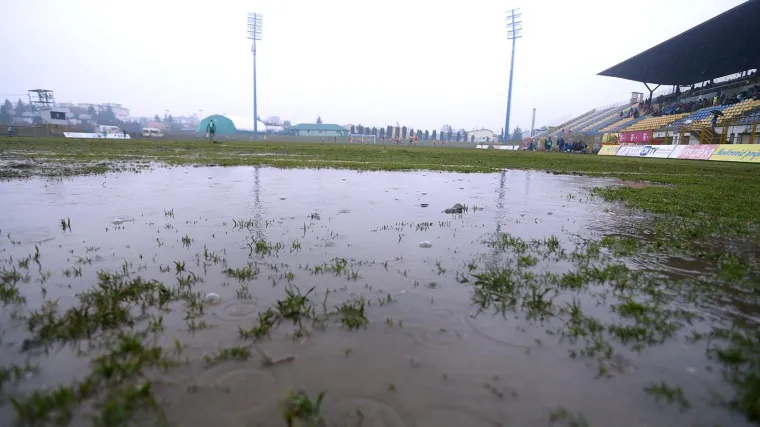 Svakom klubu po tri i pol milijuna kuna za obnovu travnjaka