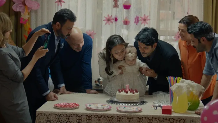 Deniz svoj prvi rođendan slavi s majkom, ocem i njegovom obitelji (Bit će&scaron; moja)
