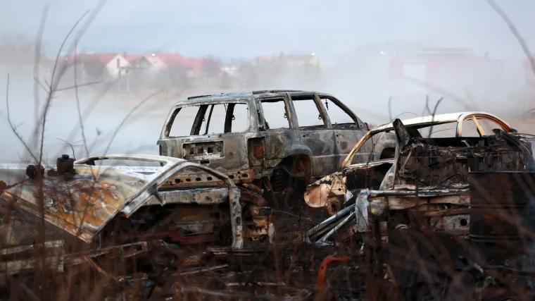 Oko ponoći izgorjela dva osobna vozila kod zapadne zaobilaznice