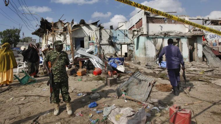 Bomba&scaron; samoubojica raznijev&scaron;i se ispred policijskog centra ubio 13 i ranio 15 policajaca