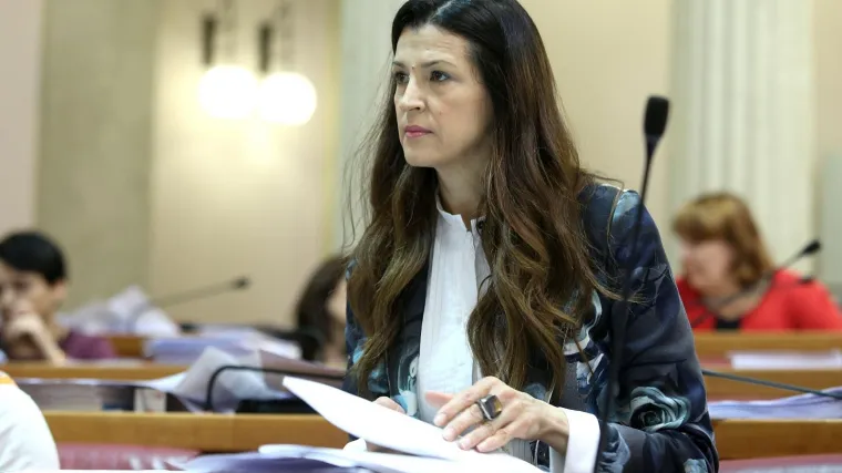 'Ima se za blindirane aute, a nema za djecu'