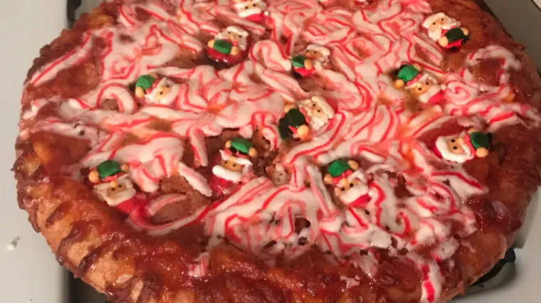 Ljudi su odu&scaron;evljeni pizzom s dodatkom rastopljenih &scaron;ećernih &scaron;tapića: Nama ne izgleda ba&scaron; jestivo, tebi?