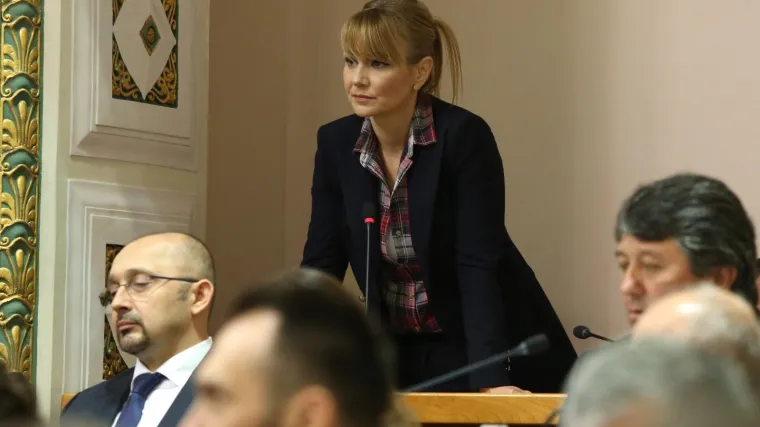 Oni dalje inzistiraju: Esih poziva da se prekine zabrinjavajuće cenzuriranje nad građanima putem Facebooka