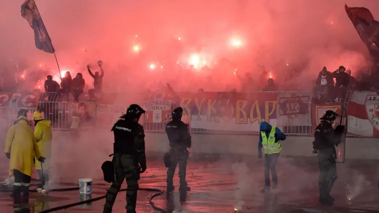 Oglasila se supruga jednog od uhićenih huligana u Beogradu: 'Ostavili su žene i oti&scaron;li se zabaviti. Kako su se na&scaron;li na stadionu i utakmici, to ne znam'