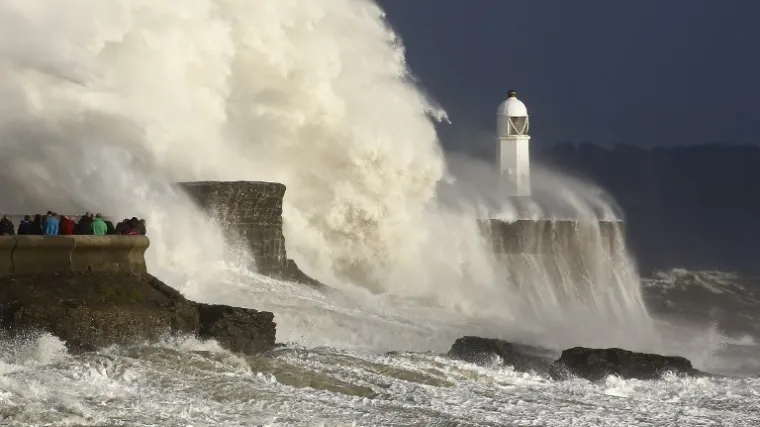 Velika Britanija priprema se na oluju Dylan, vjetar bi mogao puhati brzinom većom od 100 km/h