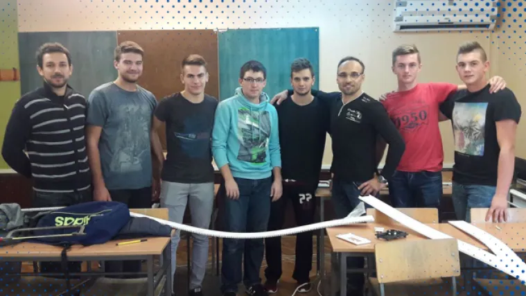 Kad se male ruke slože, sve se može: nastavnici i učenici na&scaron;ićke srednje &scaron;kole sami napravili informatičku učionicu!