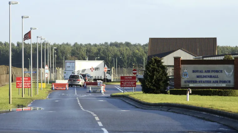 Ozbiljan sigurnosni incident u američkoj zrakoplovnoj bazi u Engleskoj: nepoznat mu&scaron;karac poku&scaron;ao nasilno ući