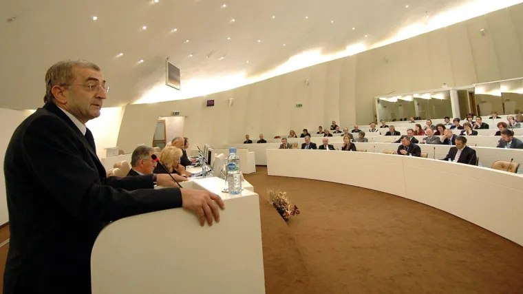 Hrvatski zastupnici ogorčeni zbog plana ukidanja 'hrvatski' i 'Herceg Bosna' iz naziva javnih poduzeća