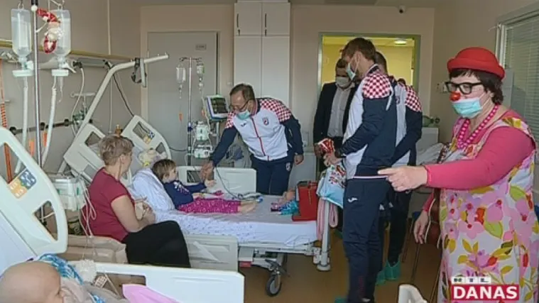 Rukometa&scaron;i darivali najmlađe onkolo&scaron;ke pacijente - maleni Petar im poručio: 'Kao i ja, koliko god ih boljelo ne smiju se predati'