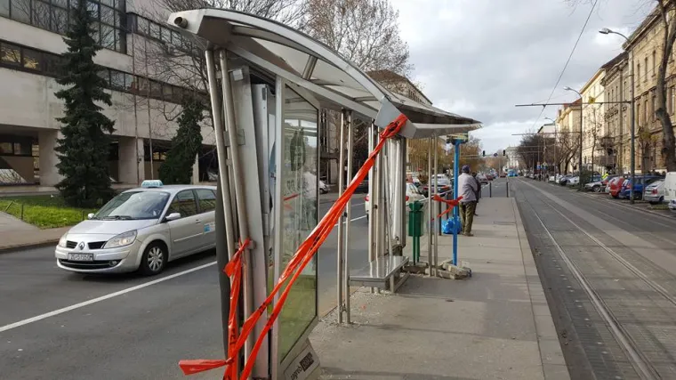 Ovo već postaje smije&scaron;no: pro&scaron;lo je gotovo mjesec dana, a tramvajska stanica kraj Saveza slijepih i dalje u raspadu