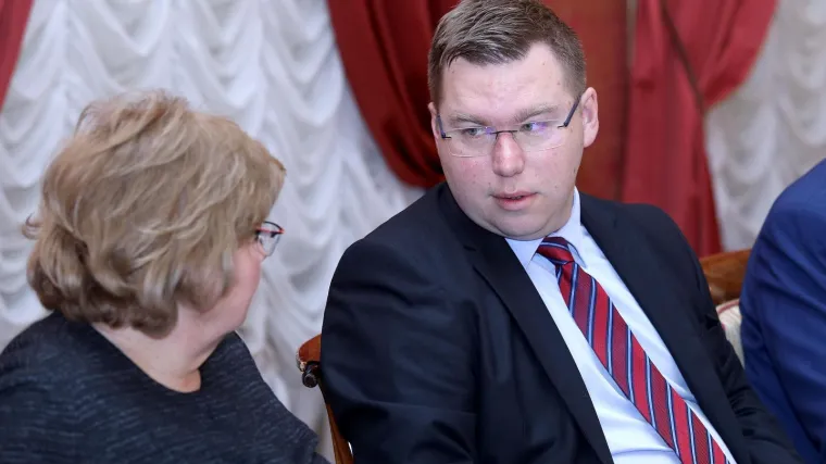 'Neće biti rezanja plaća državnih službenika, cilj novog zakona je razdvajanje onih koji ne rade produktivno od drugih'