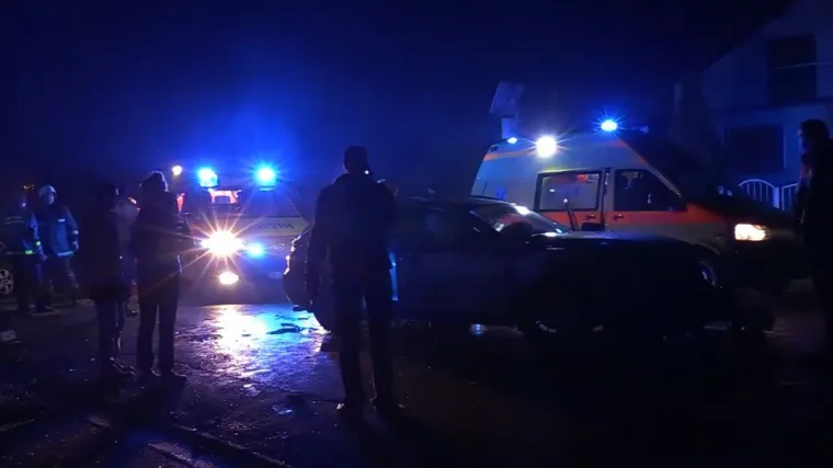 Na raskrižju se sudarila tri vozila, ozlijeđeno pet osoba