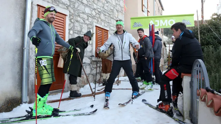 Prvi put u povijesti skija&scaron;ka utrka na hrvatskom otoku, kamioni snijega stigli na Iž: RTL-ove kamere umjesto na mjestu događaja