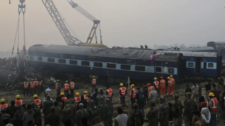 U padu autobusa u rijeku u Indiji najmanje 33 poginulih