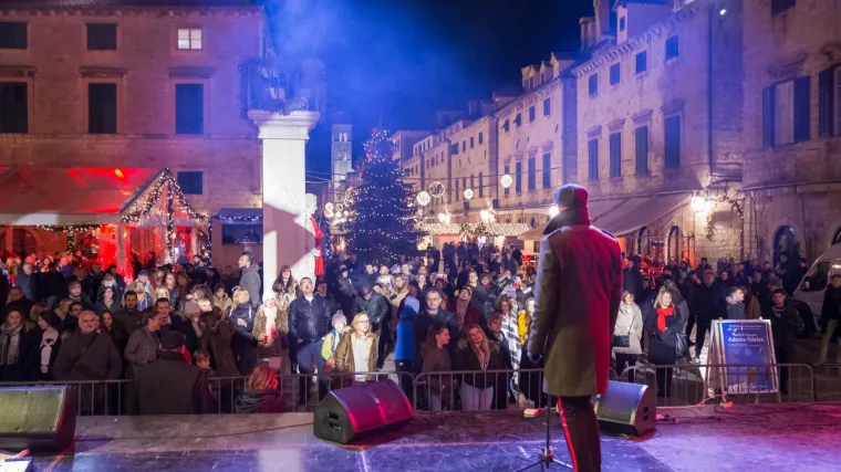 MARKO TOLJA I SOUL FINGERSI ZABAVLJALI DALMATINCE: Zadar i Dubrovnik rasplesali se uz ritmove dobre glazbe