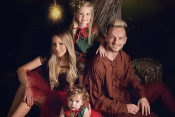 Sa suprugom i kćerima odjenuo blagdansko ruho: 'Kakva prekrasna obitelj!'