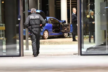 Muškarac se zaletio automobilom s plinskim bocama u sjedište socijaldemokrata u Berlinu