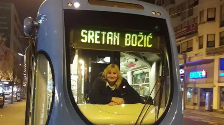 Sjećate li se drage ZET-ovke koja je spasila psa s tračnica? Na poseban način svima zaželjela sretne blagdane