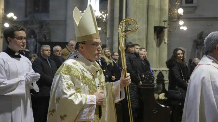 Hrvatska i svijet dočekali i proslavili Božić - papa Franjo i njegovi pastiri u Hrvatskoj uputili poruke mira