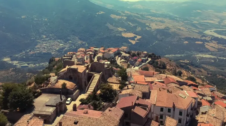 Sve je počelo prije 70 godina padom jednog lustera