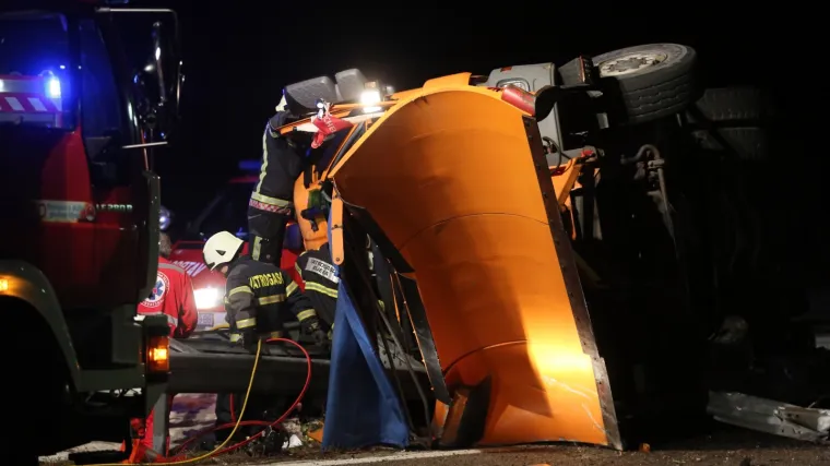 Na autocesti kod Rijeke se prevrnula ralica, jedna osoba poginula na mjestu nesreće