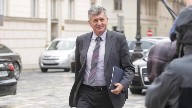 Dugovi se i dalje gomilaju, a najveći pomak je 'genijalna' ideja o fondu kojeg pune građani