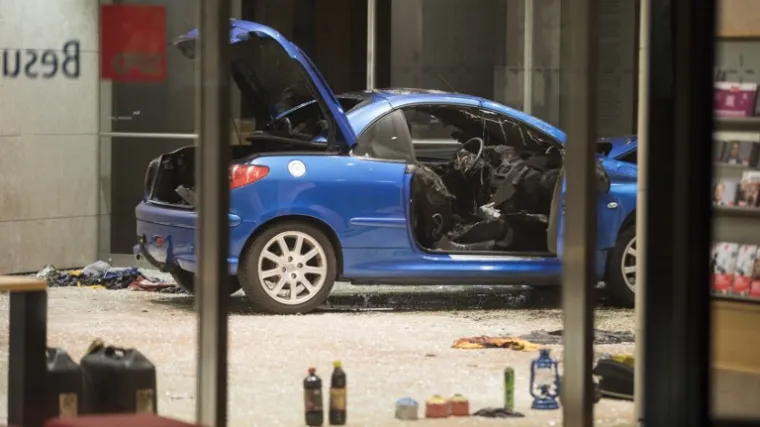 Muškarac se u zgradu zaletio autom punim plinskih boca