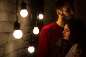 Tek si ga upoznala, a već ti se počinje uvlačiti pod kožu? Kako se ne bi opet razočarala, pripazi na ove tri stvari