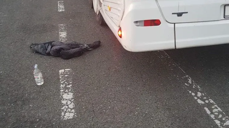 Dječak se punih pet sati grčevito držao za dno autobusa na putu za Zagreb: migrant čudom preživio