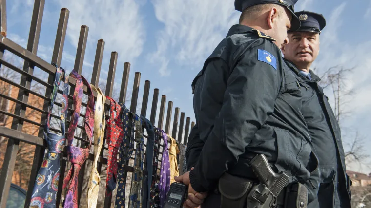 Kosovski premijer si povećao plaću zbog kravata i ko&scaron;ulja: organizirana humanitarna akcija kojom će mu se kupiti 365 kravata