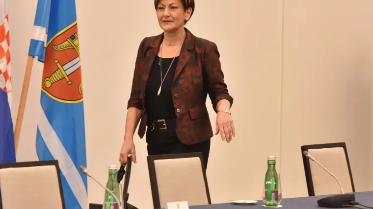 Ukida se dodatak na staž, uvodi ocjenjivanje rada državnih službenika: za ocjenu 1 dobivat će se otkazi