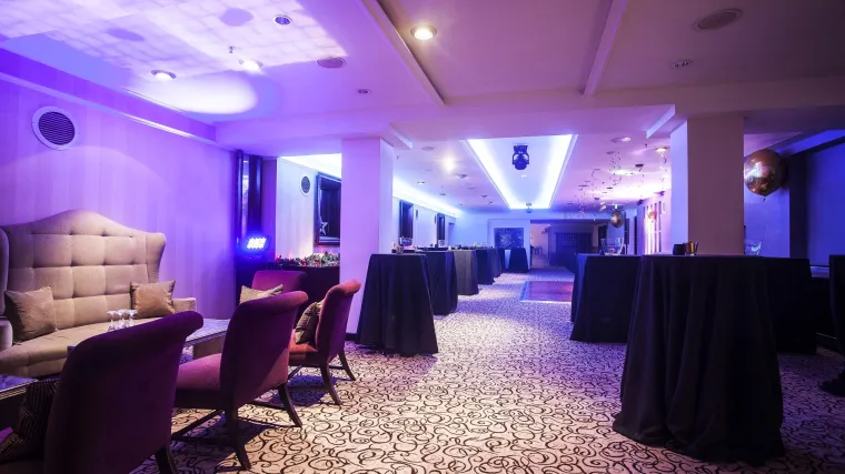 Doček 2018. u The Club-u Esplanade uz party sa stilom