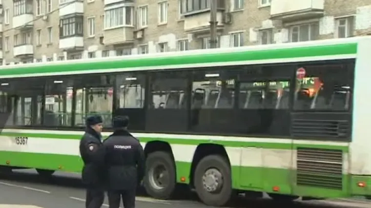 Autobus se zabio u stanicu, ozlijeđeno najmanje troje ljudi