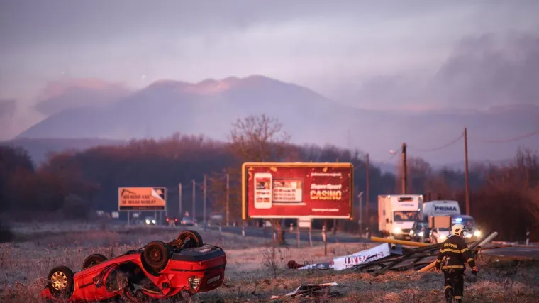 TEŠKA NESREĆA U DONJEM STUPNIKU: Uslijed izlijetanja automobila s kolnika smrno je stradala jedna osoba