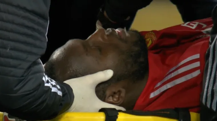 Lukaku ostao nepomično ležati, na nosilima iznesen s travnjaka
