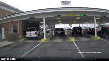 Vozač se malo zabunio pa pomislio da vozi avion, a ne automobil