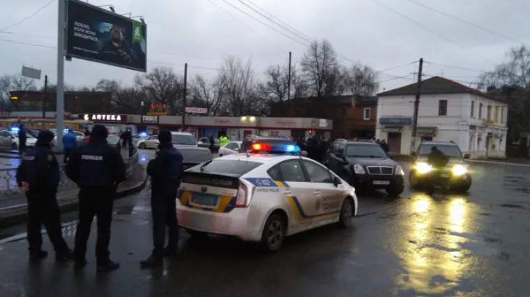 Mu&scaron;karac naoružan eksplozivom u po&scaron;ti zatočio 11 osoba, među njima su i djeca