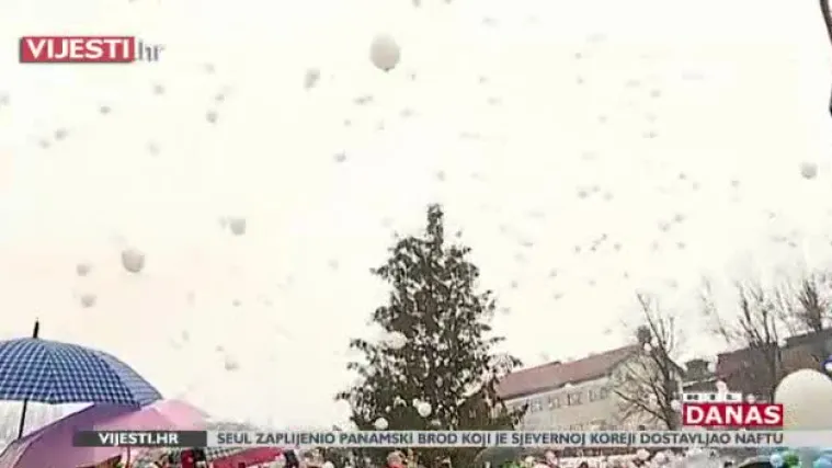 Fužine tradicionalno u podne dočekale Novu: spektakl i večeras na riječkom Korzu