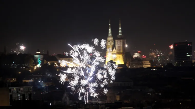 Hrvatska zakoračila u 2018.: snimili smo spektakularne proslave, vatromete i želje u najluđoj noći