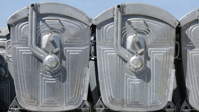 Sarajevo u &scaron;oku: policajac na Staru godinu iz gomile smeća izvukao tek rođenu bebu umotanu u ručnik