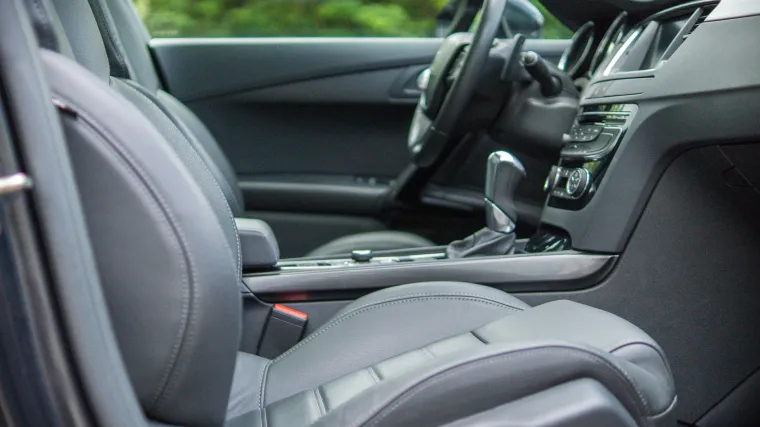 Čišćenje sjedala u autu: riješite se tvrdokornih mrlja na sjedalima