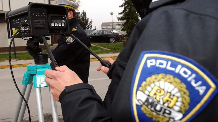 Kao da je u filmu 'Brzi i žestoki': apsolutni rekorder Audijem na autocesti kod &Scaron;ibenika vozio skoro 250 km/h