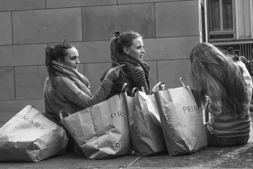 Počela su velika sniženja u većini trgovina, a evo što bi si trebala kupiti ove zime