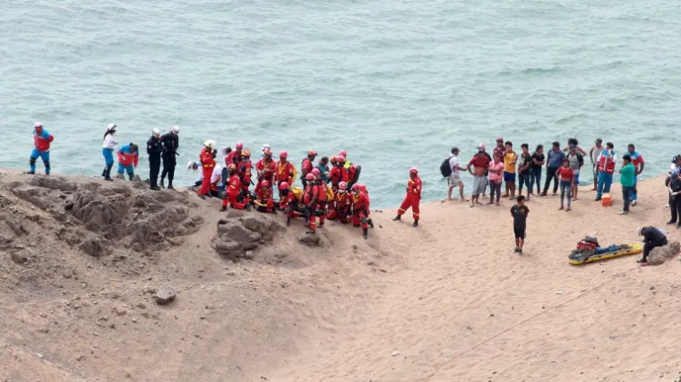 Autobus sletio niz liticu, 36 ljudi izgubilo život