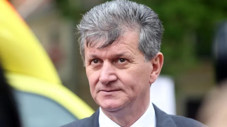 'Bilo bi časno od Toma&scaron;evića da se povuče s mjesta župana'